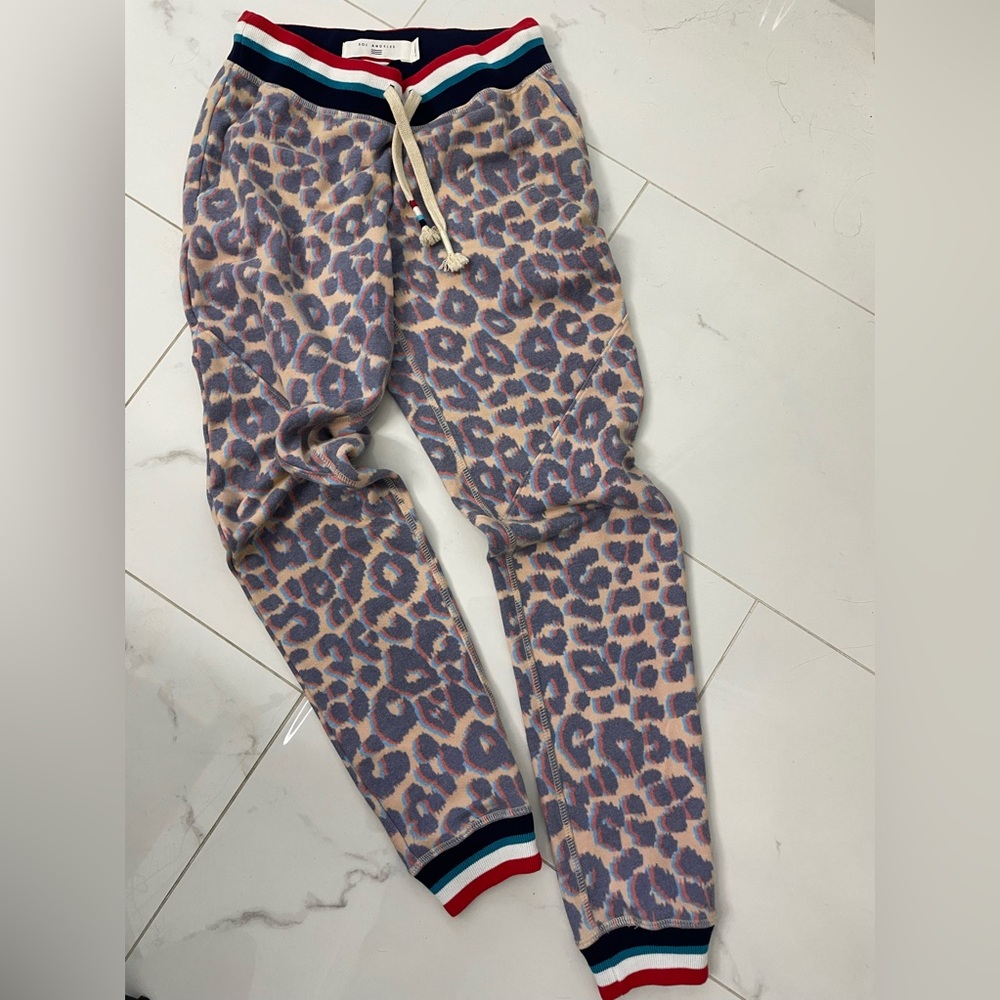 Sol Angeles leopard joggers size XS never worn loungewear vacation beach